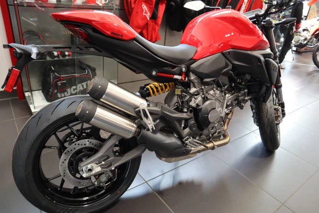 2026 Ducati, červená, dovoz Kanada — foto 3 z 5