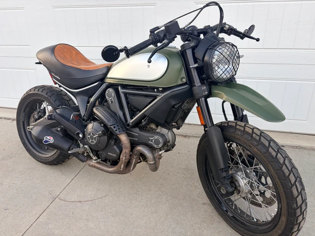 2015 Ducati, 13 871 km, dovoz Kanada — foto 1 z 5 2015 Ducati, 13 871 km, dovoz Kanada — foto 1 z 5
