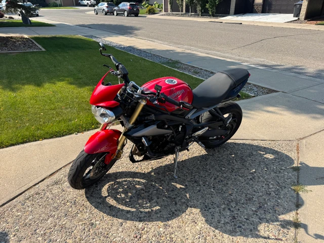 2015 Triumph, 23 000 km, dovoz Kanada — foto 2 z 5