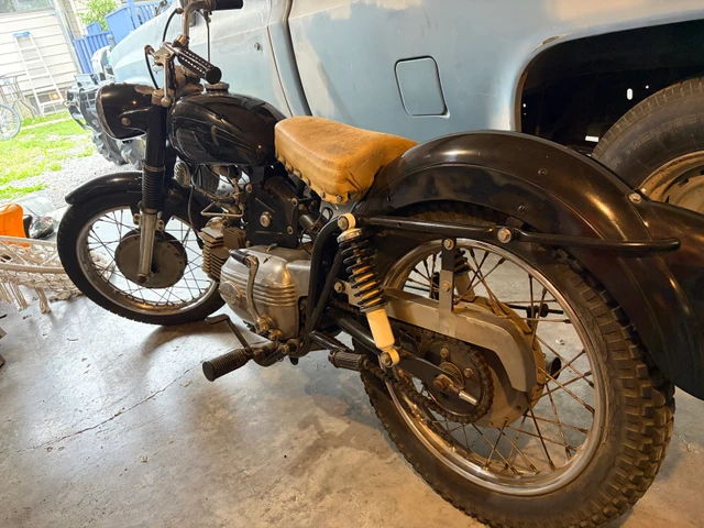 1966 Harley-Davidson, červená, 11 896 km, dovoz Kanada — foto 2 z 5