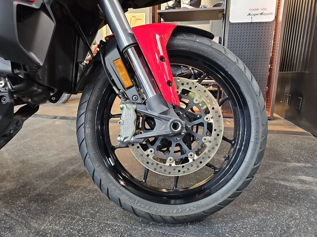 2025 Ducati, 500 km, dovoz Kanada — foto 5 z 5