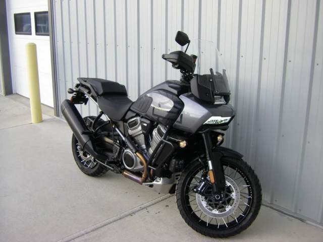 2022 Harley-Davidson, 2 362 km, dovoz Kanada — foto 2 z 5