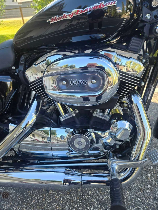 2006 Harley-Davidson, červená, 19 000 km, dovoz Kanada — foto 2 z 4