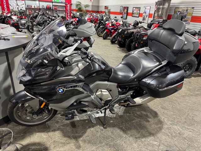2018 BMW, 60 000 km, dovoz Kanada — foto 3 z 5