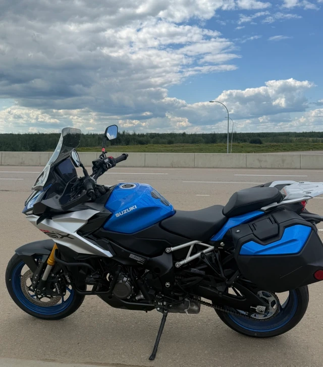 2025 Suzuki, 6 000 km, dovoz Kanada — foto 2 z 5