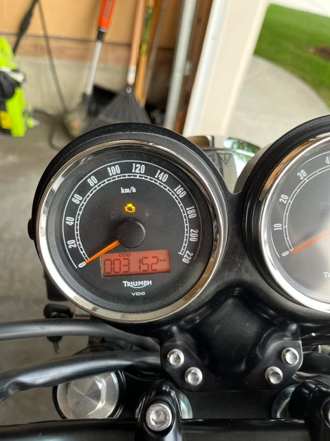 2015 Triumph, černá, 3 152 km, dovoz Kanada — foto 2 z 2