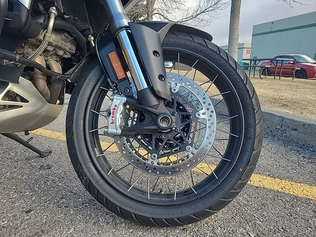 2025 Ducati, 5 000 km, dovoz Kanada — foto 5 z 5