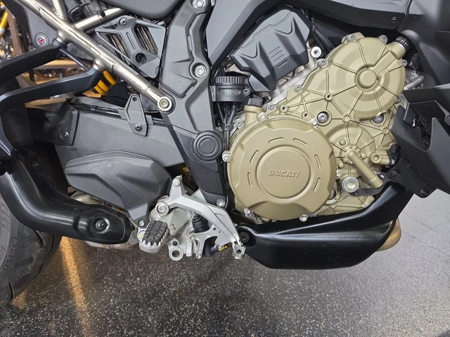 2024 Ducati, 2 250 km, dovoz Kanada — foto 3 z 5