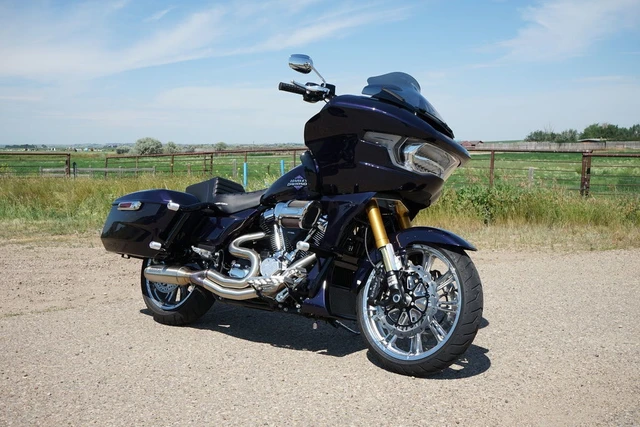 2025 Harley-Davidson, 4 726 km, dovoz Kanada — foto 2 z 5