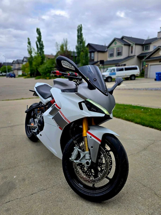 2023 Ducati, 8 900 km, dovoz Kanada — foto 1 z 5 2023 Ducati, 8 900 km, dovoz Kanada — foto 1 z 5