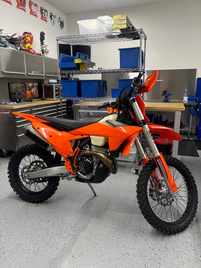 2025 KTM, dovoz Kanada — foto 2 z 2