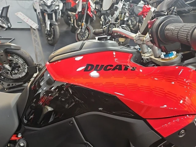 2026 Ducati, 12 km, dovoz Kanada — foto 4 z 5