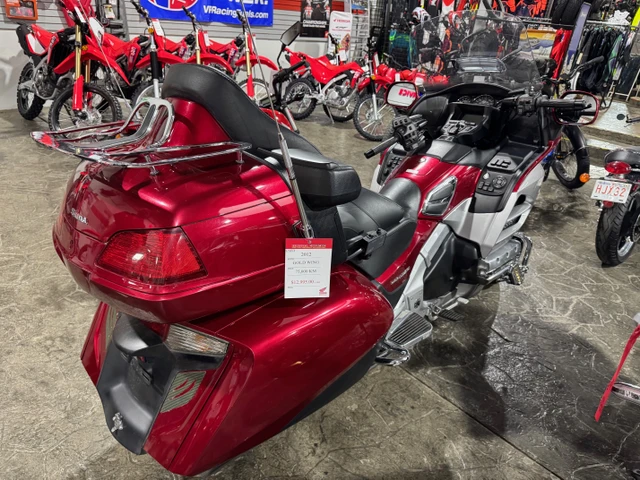2012 Honda, zlatá, 75 000 km, dovoz Kanada — foto 4 z 5
