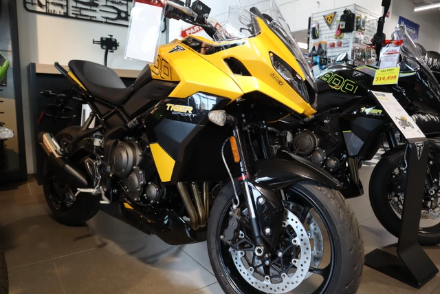 2026 Triumph, žlutá, dovoz Kanada — foto 1