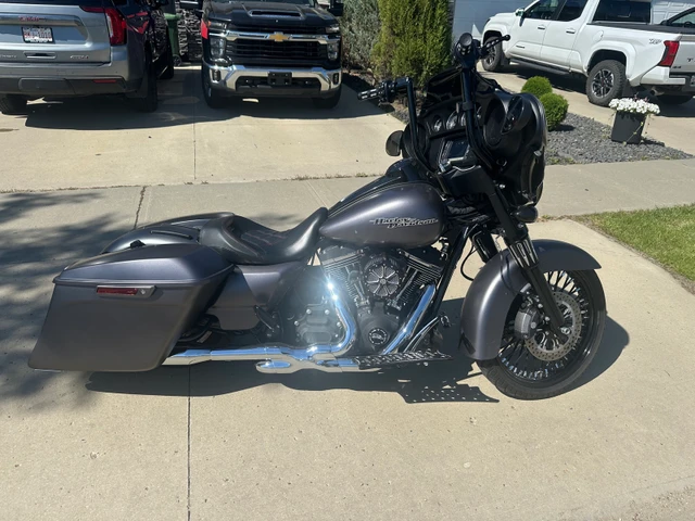 2015 Harley-Davidson, 19 172 km, dovoz Kanada — foto 2 z 3