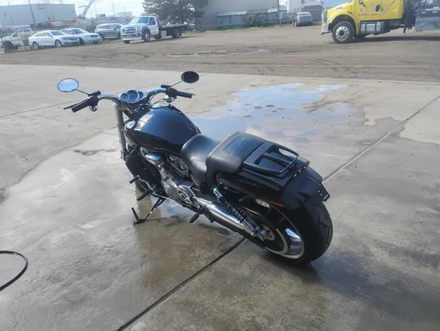 2015 Harley-Davidson, 25 000 km, dovoz Kanada — foto 4 z 5