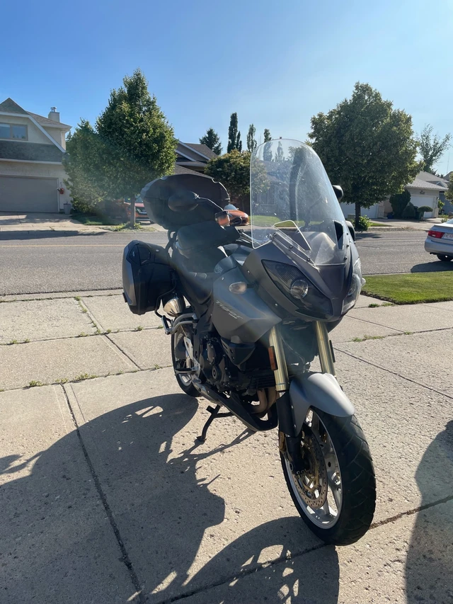 2010 Triumph, 45 000 km, dovoz Kanada — foto 3 z 5