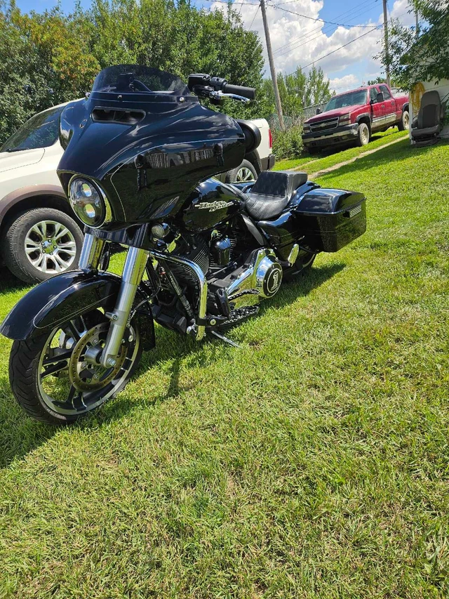 2014 Harley-Davidson, 50 000 km, dovoz Kanada — foto 2 z 3