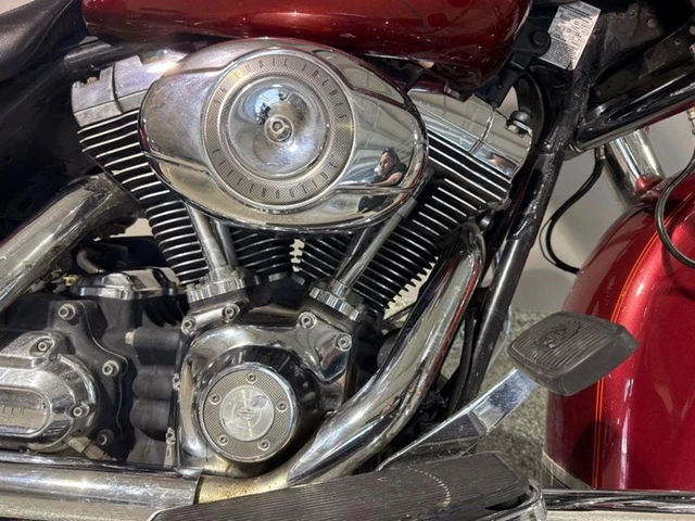 2008 Harley-Davidson, 121 595 km, dovoz Kanada — foto 4 z 5