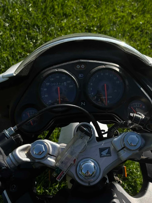 2008 Honda, 316 km, dovoz Kanada — foto 2 z 5