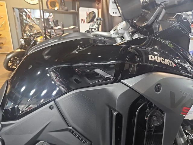 2026 Ducati, 12 km, dovoz Kanada — foto 4 z 5