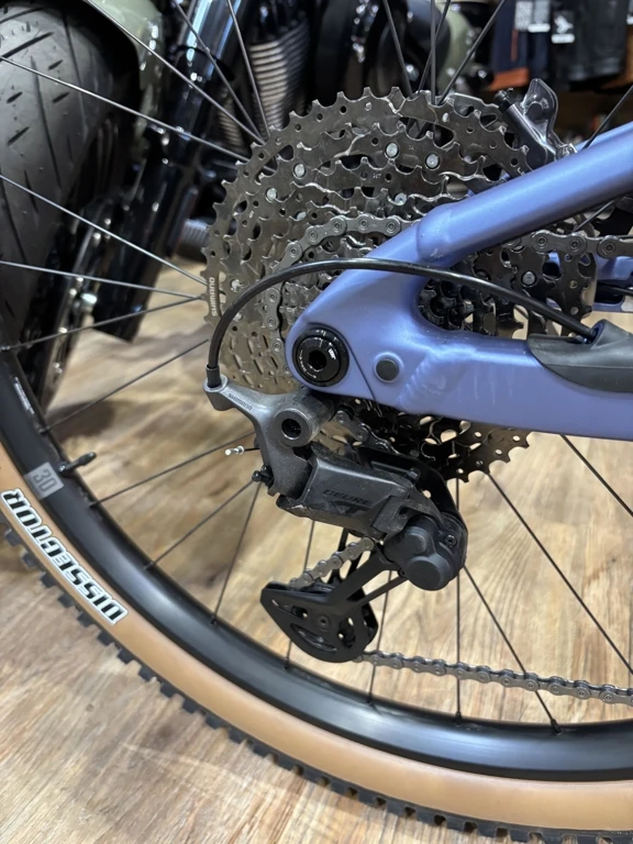 2027 Giant EMBOLDEN E+ 0 DEMO, 30 km, dovoz Kanada — foto 2 z 5