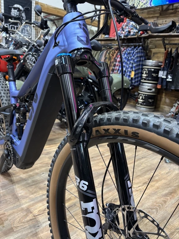 2027 Giant EMBOLDEN E+ 0 DEMO, 30 km, dovoz Kanada — foto 3 z 5