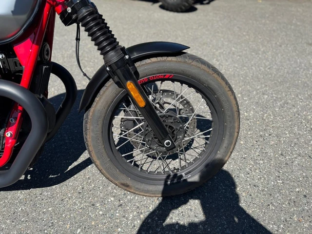 2017 Moto Guzzi, 684 km, dovoz Kanada — foto 4 z 5