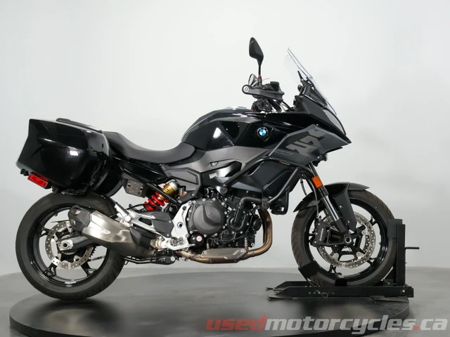 2025 BMW, 1 667 km, dovoz Kanada — foto 2 z 5