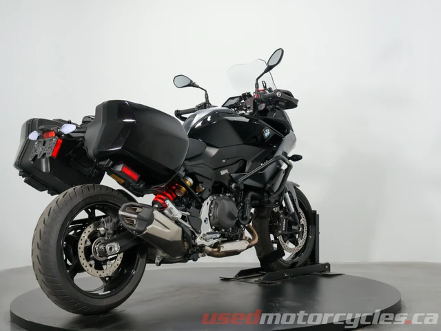 2025 BMW, 1 667 km, dovoz Kanada — foto 3 z 5