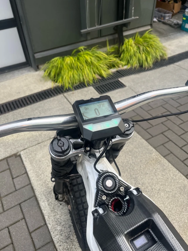 Fully Modded Surron, dovoz Kanada — foto 5 z 5