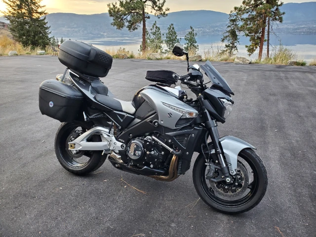 2008 Suzuki, 20 400 km, dovoz Kanada — foto 2 z 5