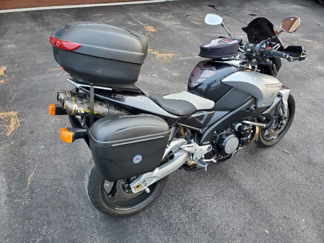 2008 Suzuki, 20 400 km, dovoz Kanada — foto 4 z 5