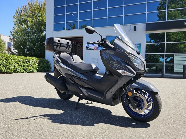2025 Suzuki, 3 142 km, dovoz Kanada — foto 2 z 5