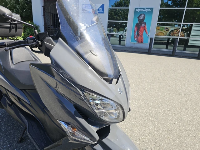 2025 Suzuki, 3 142 km, dovoz Kanada — foto 3 z 5