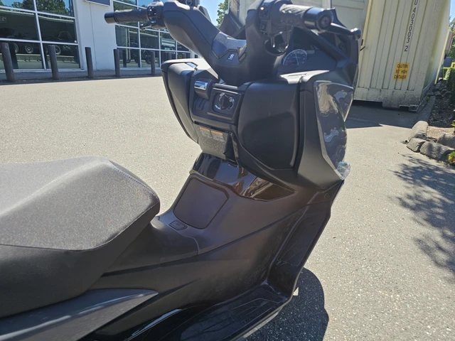 2025 Suzuki, 3 142 km, dovoz Kanada — foto 4 z 5