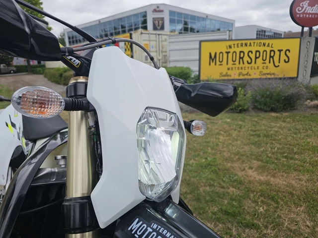 2026 Triumph, dovoz Kanada — foto 2 z 5
