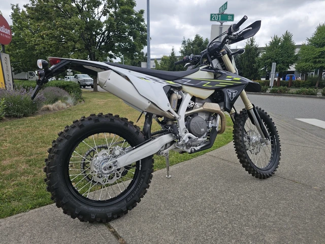 2026 Triumph, dovoz Kanada — foto 3 z 5