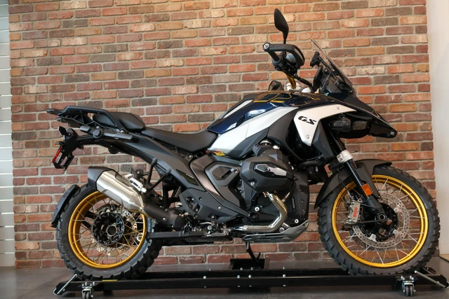 2026 BMW, 1 km, dovoz Kanada — foto 2 z 5