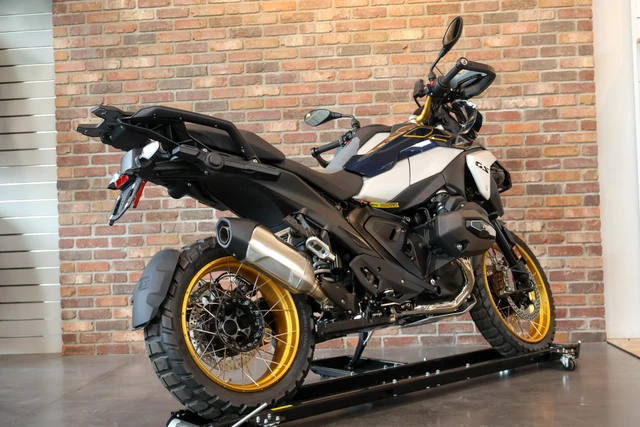 2026 BMW, 1 km, dovoz Kanada — foto 3 z 5