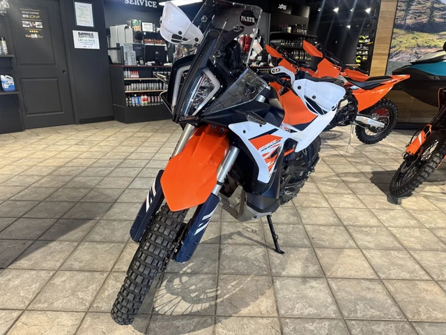 2025 KTM, 3 410 km, dovoz Kanada — foto 2 z 5