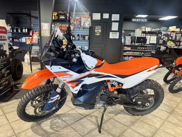 2025 KTM, 3 410 km, dovoz Kanada — foto 3 z 5