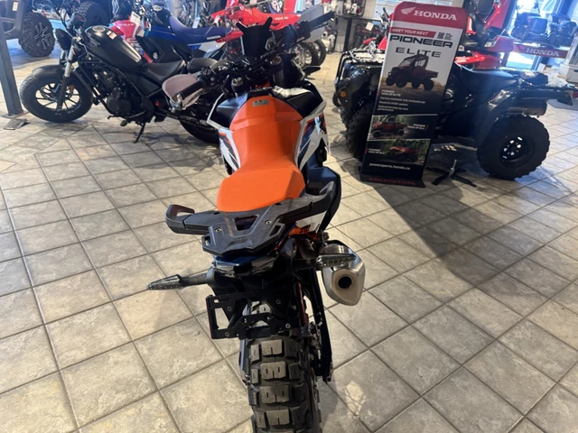 2025 KTM, 3 410 km, dovoz Kanada — foto 4 z 5