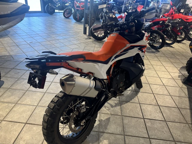 2025 KTM, 3 410 km, dovoz Kanada — foto 5 z 5
