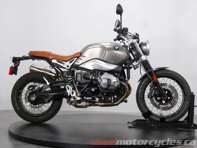 2017 BMW, 11 316 km, dovoz Kanada — foto 2 z 5