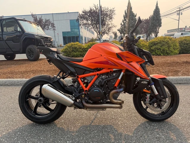 2025 KTM, 5 511 km, dovoz Kanada — foto 3 z 5