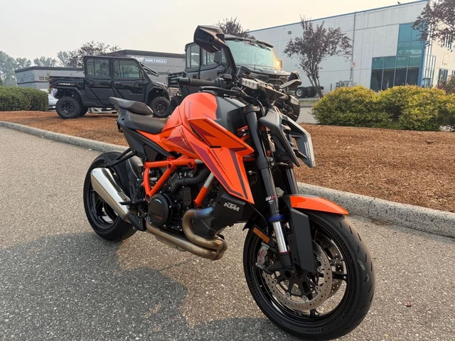 2025 KTM, 5 511 km, dovoz Kanada — foto 4 z 5