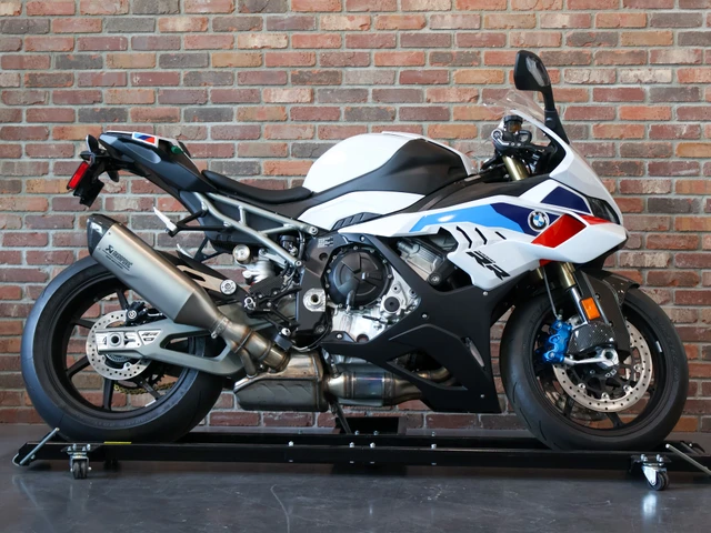 2026 BMW, 1 km, dovoz Kanada — foto 2 z 5