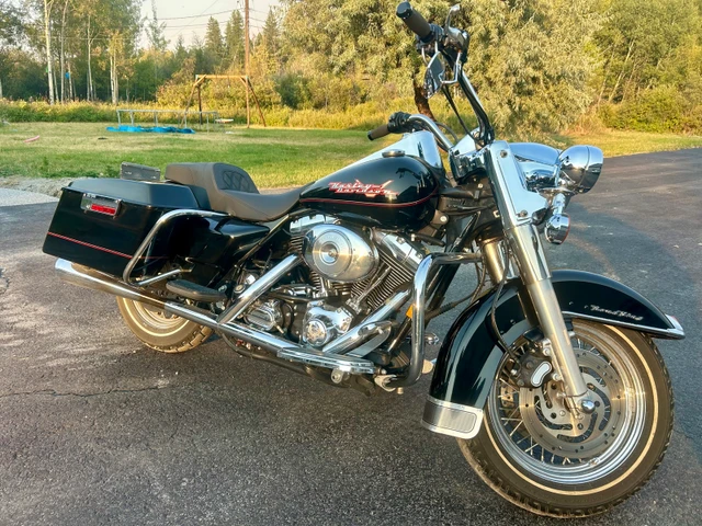 2002 Harley-Davidson, 63 000 km, dovoz Kanada — foto 1 z 5 2002 Harley-Davidson, 63 000 km, dovoz Kanada — foto 1 z 5