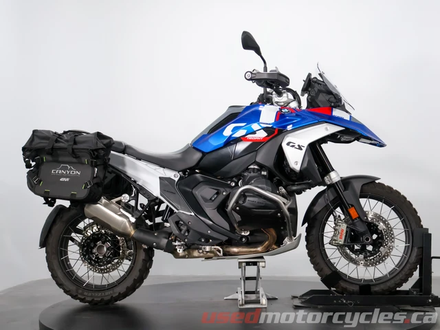 2024 BMW, 5 332 km, dovoz Kanada — foto 2 z 5